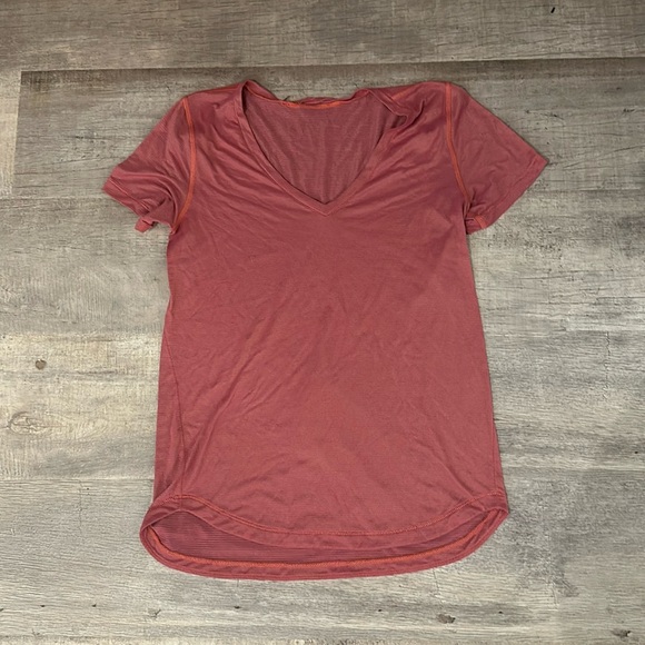 💗LULULEMON💗 pink short sleeve!! - Picture 1 of 3